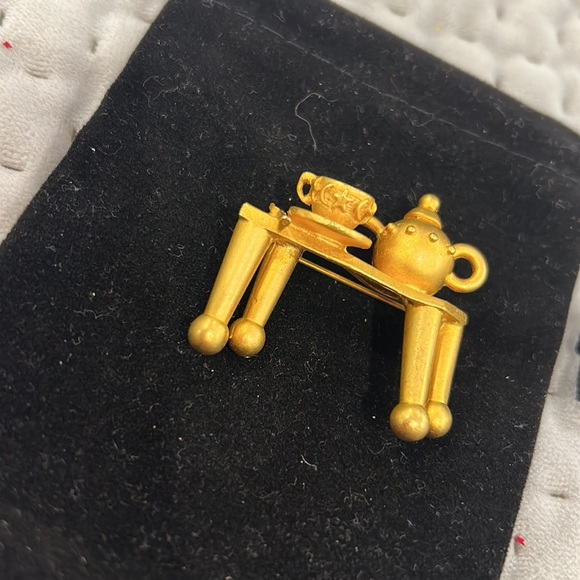 Vintage Leslie Block “Spot of Tea” Matte Gold Brooch-Boutique - Picture 8 of 8